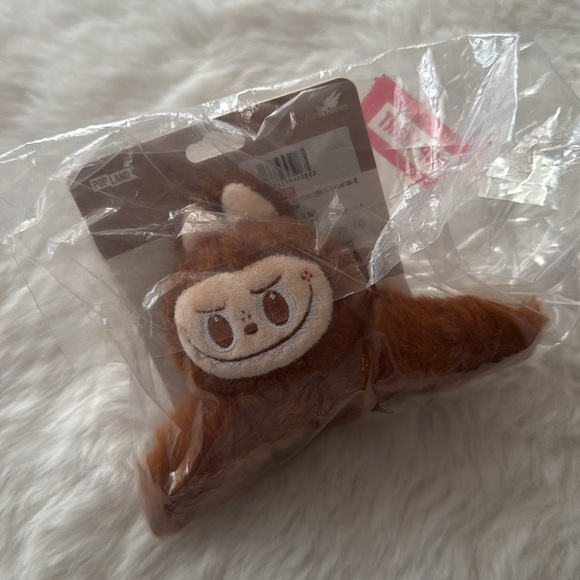 POP MART THE MONSTERS Classic Series- LABUBU Plush Hair Clip - Picture 5 of 5